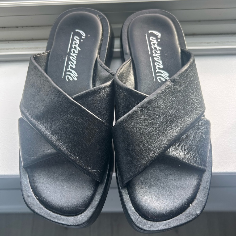 L'INTERVALLE Black Slides - Picture 2 of 5
